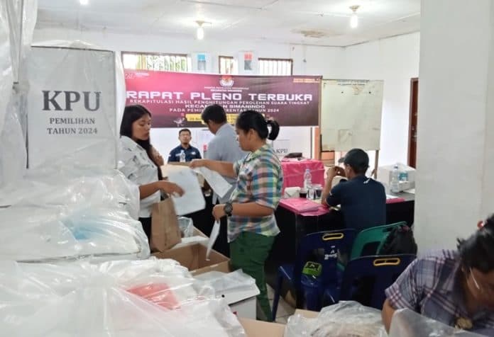 kpu_samosir_pantau_rekapitulasi_suara_pilkada_di_kecamatan_simanindo