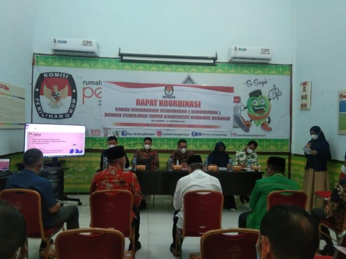 kpu_sergai_gelar_rapat_koordinasi_bakohumas_jelang_pemilu_2024