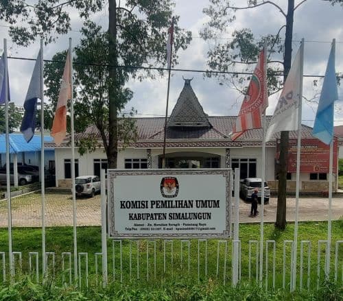 kpu_simalungun_masih_menunggu_dua_truk_pembawa_logistik_surat_suara