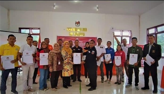 kpu_simalungun_serahkan_hasil_vermin_bacaleg_ke_parpol_masih_ada_catatan_perbaikan
