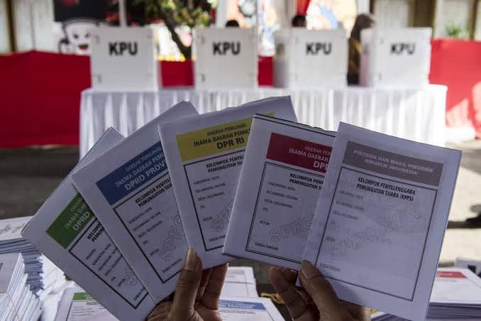 kpu_simalungun_sosialisasikan_warna_surat_suara_melalui_ppk