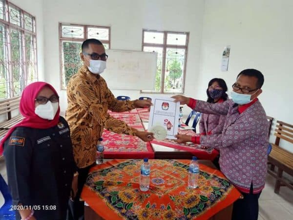 kpud_serahkan_57398_data_pemilih_yang_tak_miliki_e_ktp_ke_disdukcapil_simalungun