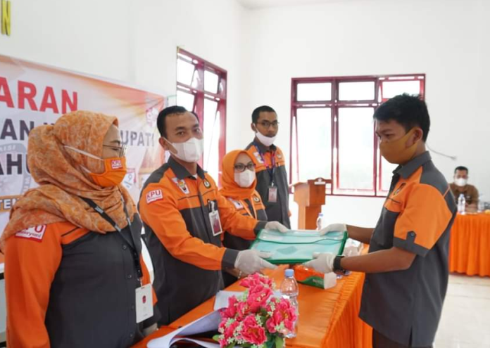 kpud_simalungun_sebut_empat_bapaslon_belum_penuhi_syarat_administrasi