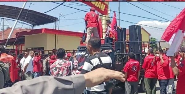kriminal_marak_pemuda_batak_bersatu_geruduk_polres_pelabuhan_belawan