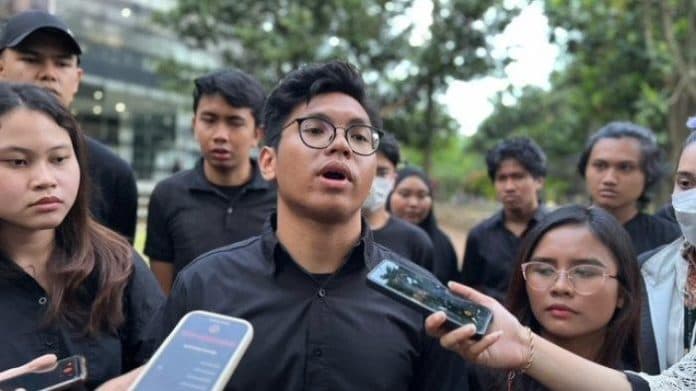 kritik_jokowi_milik_parpol_lewat_cuitan_akun_twitter_bem_ui_kena_hack