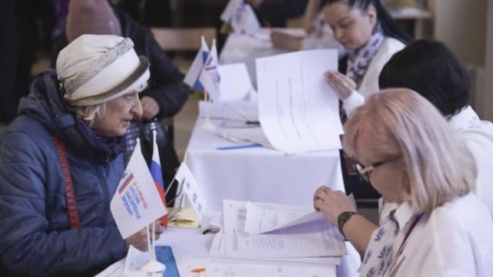kritikus_dorong_demo_di_tps_pada_hari_terakhir_pemilu_rusia