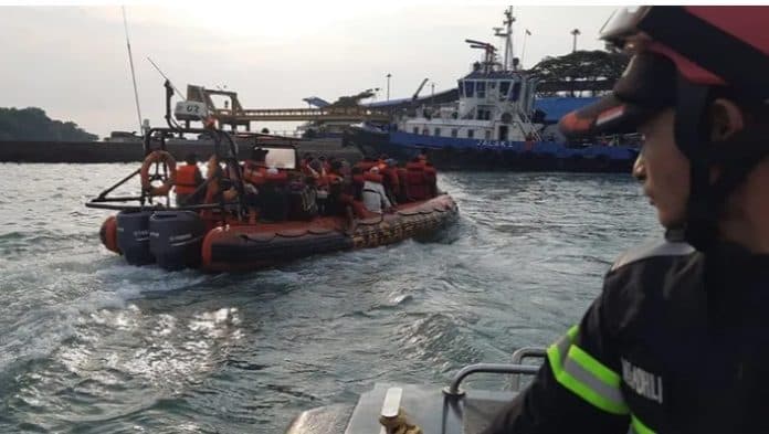 kronologi_kmp_royce_1_terbakar_di_laut_merak_ada_ibu_hamil_di_antara_penumpang