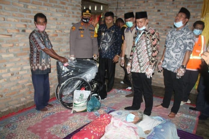 ksj_batu_bara_bagikan_sembako_dan_kursi_roda