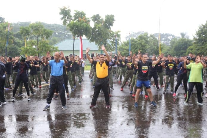 kuatkan_solidaritas_tni_polri_olahraga_bersama