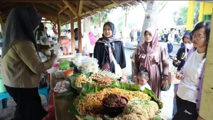 kuliner_pasar_kreatif_di_terminal_bandar_kajum_tebing_tinggi_dibuka_serap_animo_warga