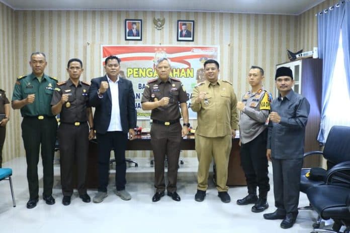 kunjungan_kerja_ke_kabupaten_samosir_kajati_sumut_kesampingkan_ego_sektoral