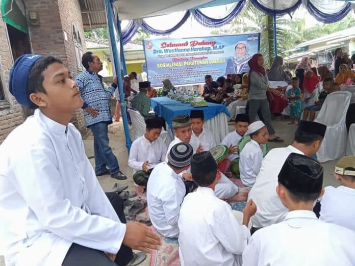 kunjungan_mantan_kadisdik_deli_serdang_ke_pantai_labu_disambut_sholawat
