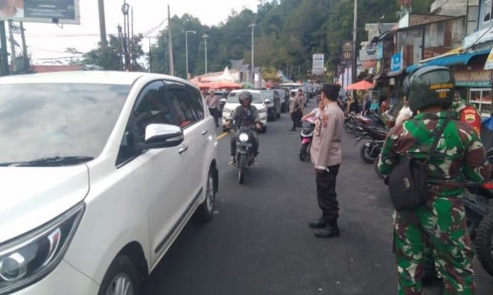 kunjungan_wisatawan_di_parapat_meningkat_lalu_lintas_ramai_lancar