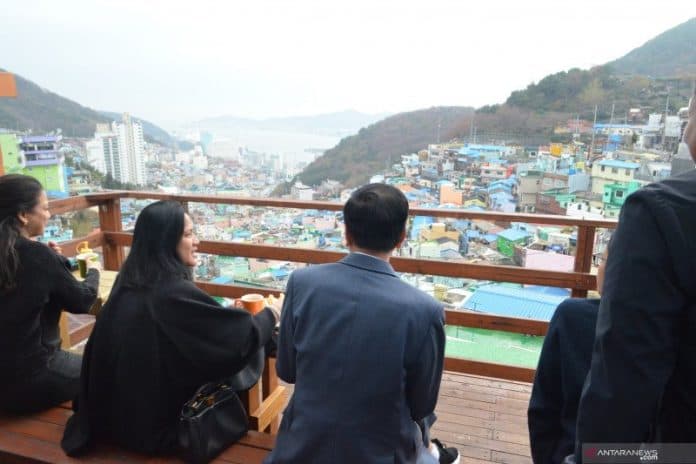 kunjungi_gamchoen_busan_jokowi_bisa_jadi_inspirasi_kepala_daerah