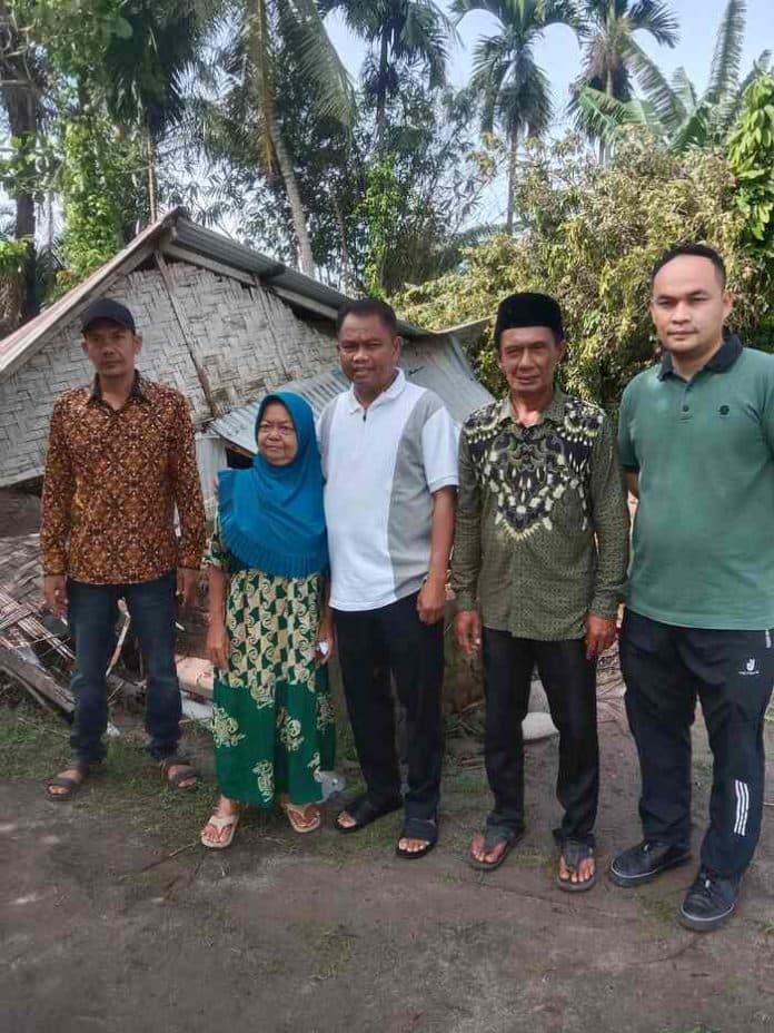 kunjungi_korban_puting_beliung_bupati_sergai_minta_warga_waspada_bencana