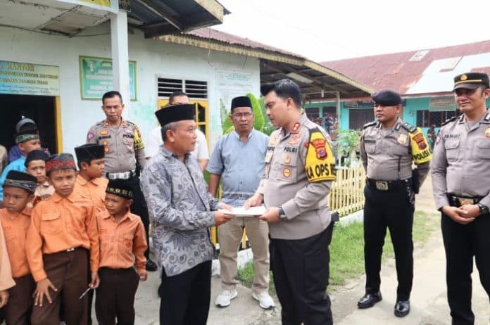 kunjungi_panti_asuhan_husnul_khotimah_kapolres_batu_bara_beri_sembako_dan_kasur
