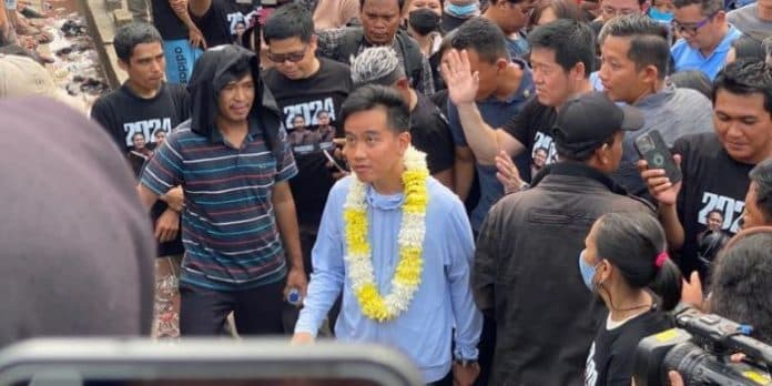kunjungi_pasar_ikan_muara_baru_gibran_disambut_antusias_nelayan