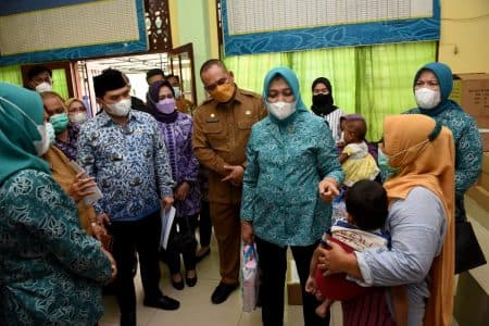 kunjungi_penderita_stunting_di_medan_ini_pesan_ketua_pkk_sumut_nawal_lubis