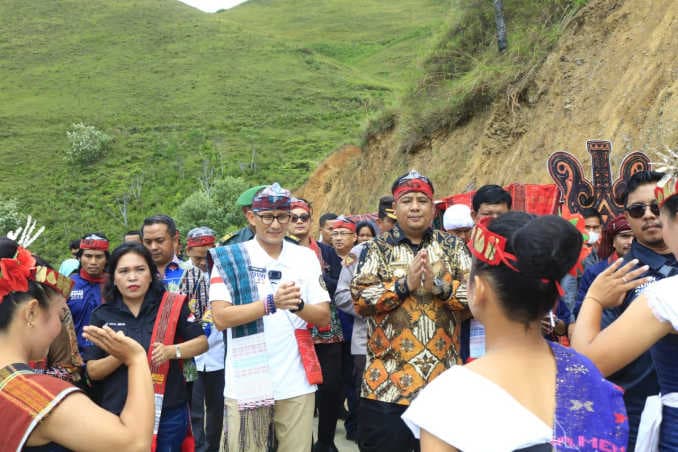 kunjungi_samosir_menparekraf_lakukan_penilaian_terhadap_desa_wisata_hariara_pohan