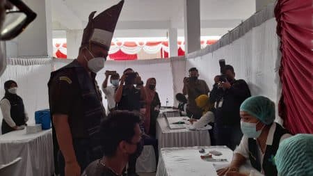 kunjungi_vaksinasi_di_simalungun_kajatisu_ibn_wiswantanu_semoga_masyarakat_terbebas_dari_covid_19