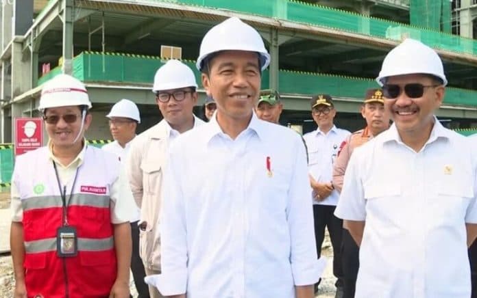 kunker_di_ikn_jokowi_pantau_pembangunan_istana_kepresidenan