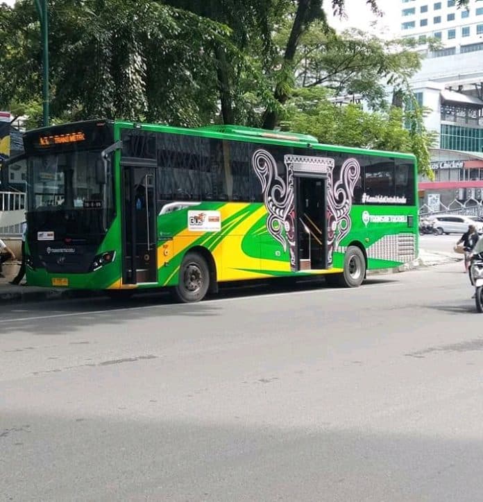 kurangi_kemacetan_bus_trans_metro_deli_mulai_beroperasi