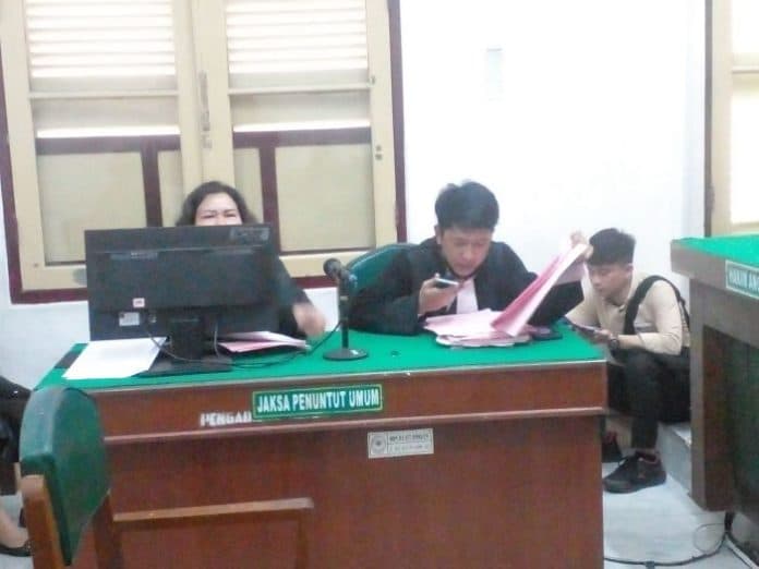 kurir_1_kg_sabu_dituntut_13_tahun_penjara_di_pn_medan
