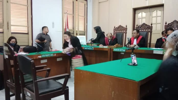 kurir_2_kg_sabu_asal_deli_serdang_divonis_8_tahun_penjara