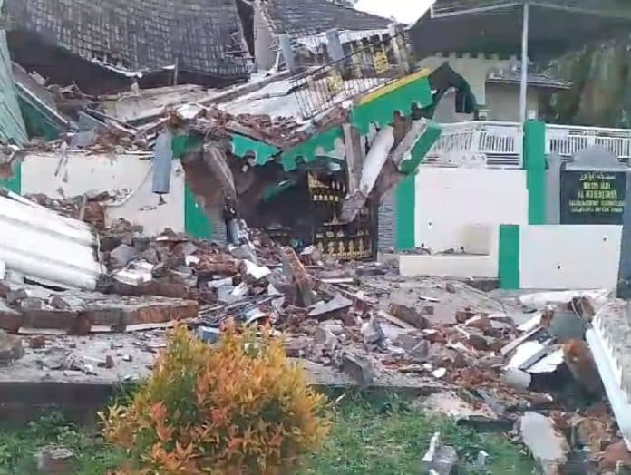 kurun_waktu_24_jam_gempa_susulan_di_tuban_mencapai_149_kali