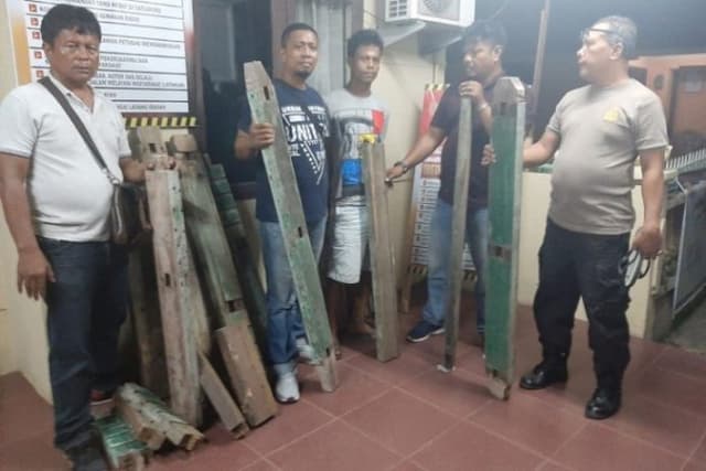 kusen_kayu_diembat_si_dogol_masuk_bui