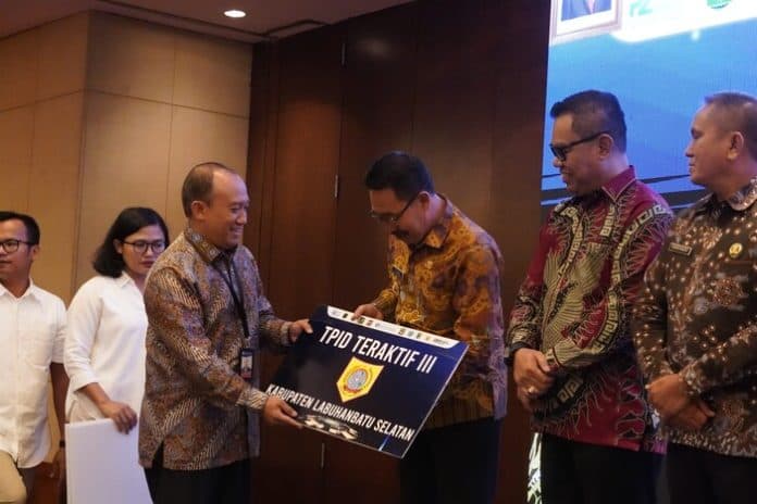 labusel_kembali_mendapat_penghargaan_tpid_teraktif_iii_dari_bank_indonesia