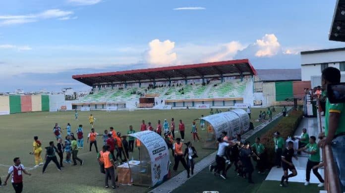 laga_babak_penyisihan_grup_a_sepakbola_putri_pon_xxi_diwarnai_kericuhan