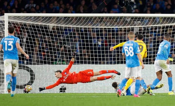 laga_membosankan_napoli_versus_barcelona_berakhir_imbang