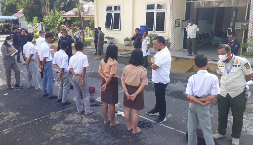 lagi_7_siswa_sma_terjaring_saat_bolos_sekolah_di_lokasi_biliar_pasar_horas_siantar