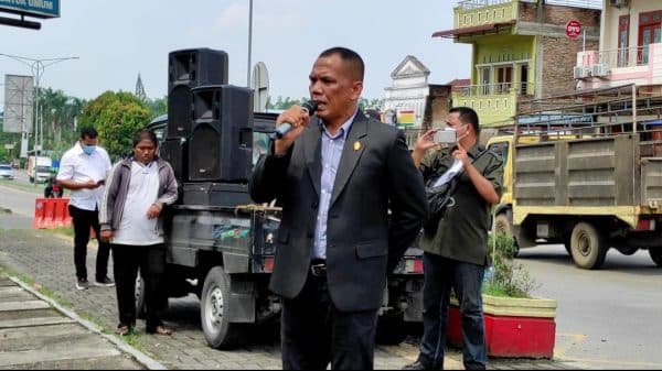 lagi_anggota_dprd_demo_tunggal_di_polda_sumut_minta_berantas_narkoba