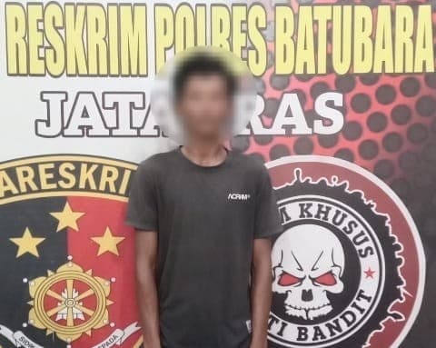 lagi_muat_kayu_tersangka_pencuri_cangkul_jonder_diringkus_polres_batu_bara