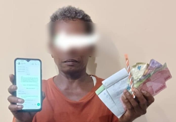 lagi_nulis_pesanan_togel_nelayan_medang_deras_ditangkap_polisi