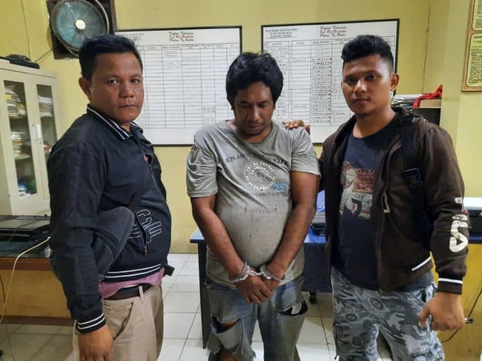 lagi_nunggu_pembeli_malah_polisi_yang_datang