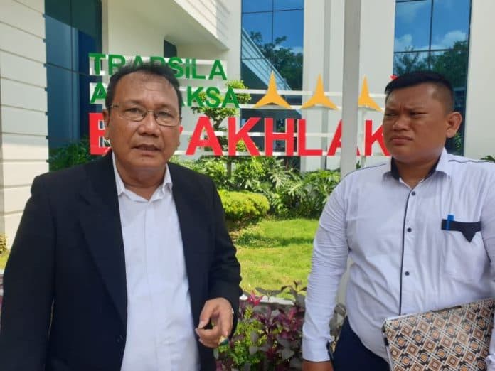 lagi_parulian_siregar_pertanyakan_soal_pelaporan_rapidin_simbolon_ke_kejatisu