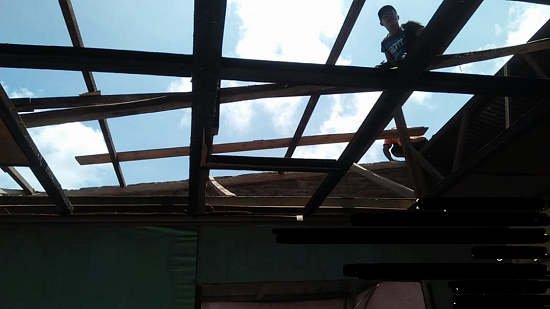 lagi_puluhan_rumah_rusak_diterjang_angin_puting_beliung_di_2_desa_di_dairi