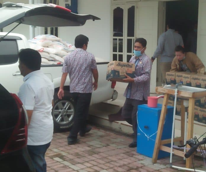 lagi_toba_salurkan_1375_paket_sembako_untuk_5_kecamatan