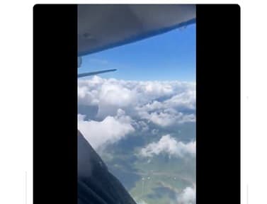 lagi_viral_pintu_pesawat_terbuka_setelah_lepas_landas
