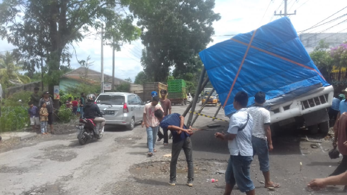 laka_beruntun_di_jalan_asahan_begini_kata_sopir_angkot_yang_ditabrak