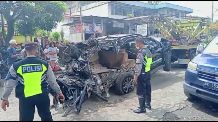laka_beruntun_kondisi_korban_kepala_terpisah_dari_badan