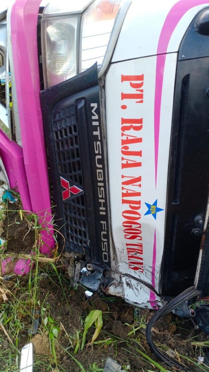 laka_lantas_di_jalan_medan_pengendara_sepeda_motor_tewas_di_tempat