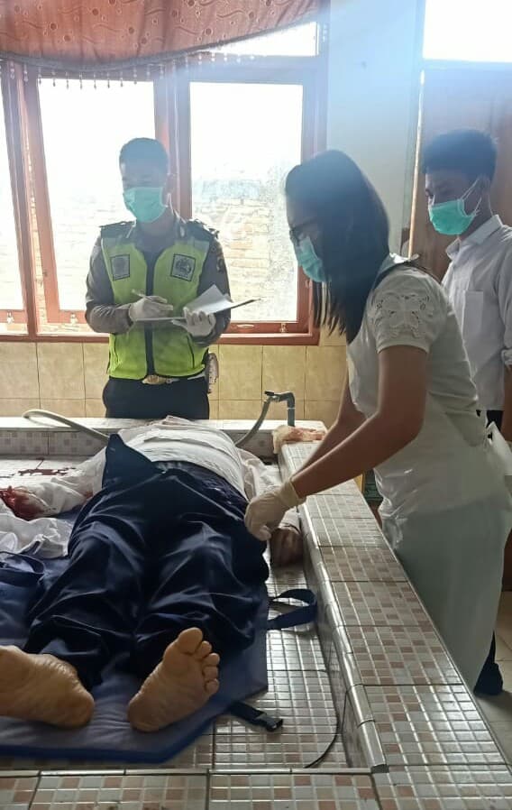 lakalantas_di_jalinsum_parapat_balige_dua_pengendara_tewas_disalib_truk