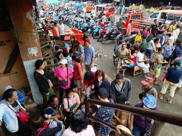 lalu_lintas_macet_saat_pedagang_jualan_di_jalan_merdeka_kasat_lantas_tunggu_keputusan_pemko