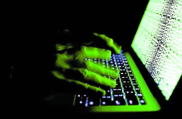 laman_fb_cttmo_ditaburi_hacker_dengan_konten_porno