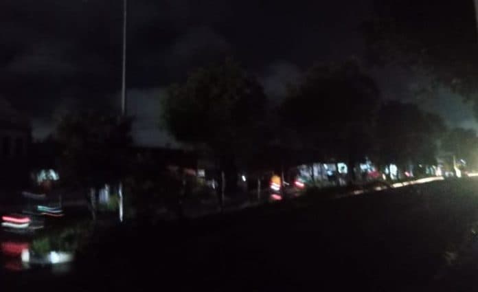 lampu_jalan_depan_asrama_brimob_mati_total_dinas_pkp_korslet_di_kabel_tanam