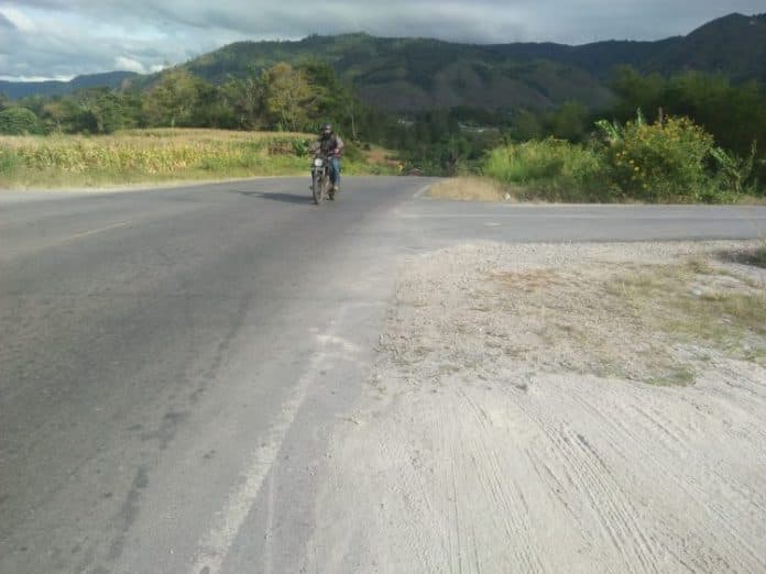 lampu_jalan_di_pintu_masuk_by_pass_balige_segera_dipasang